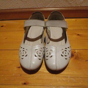 Leather flats with straps and  lace-like cut work - Size 6